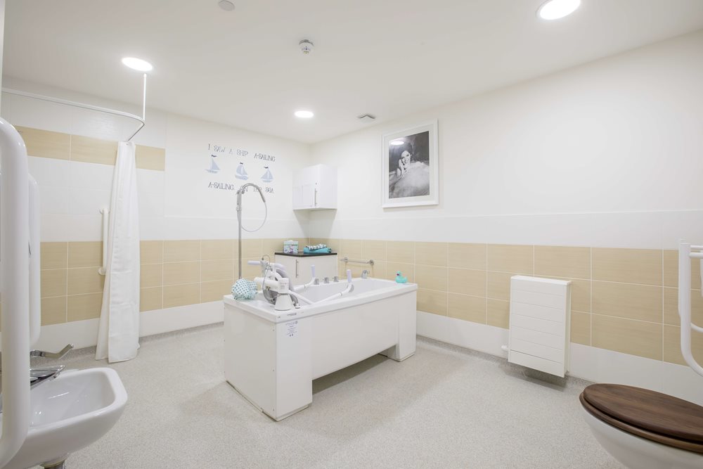 Greenview Hall - Woking- bathroom 