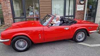 A triumphant surprise! Newbury care home resident takes a spin in nostalgic car