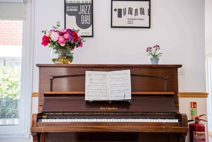 Manor Lodge - Manor Lodge piano