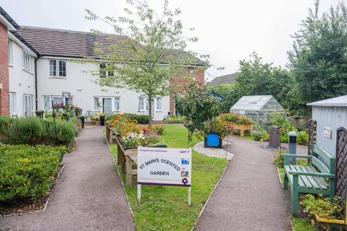 Mountfitchet House - Mountfitchet external garden