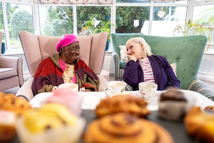 Maintenance - Whitby Dene residents in cafe 