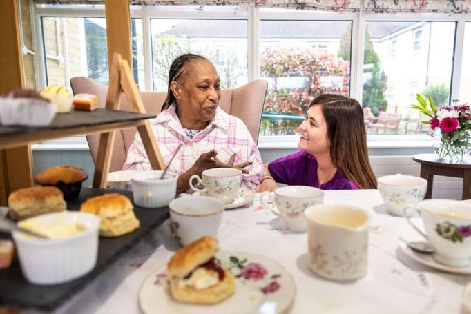 Maintenance - Whitby Dene residents in cafe 